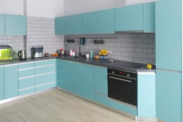 Кухня з фасадами кольору Тіфані
