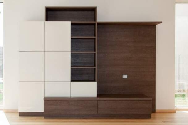 Меблева гірка для вітальні з фасадами