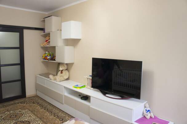 Меблева гірка для вітальні