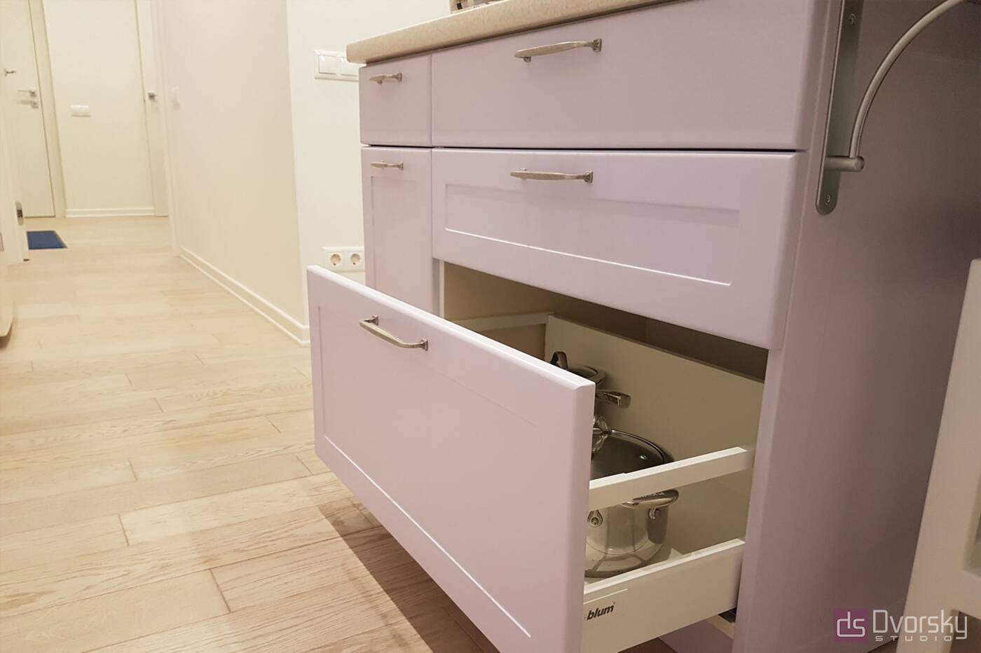 Островные кухни Кухня с глубокими модулями - Фото № 6