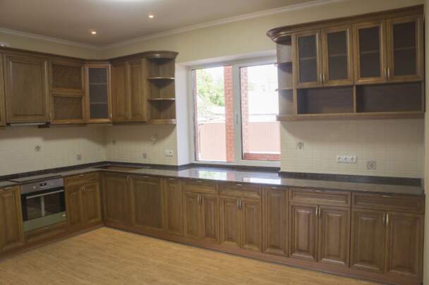 Кухня из натурального дерева