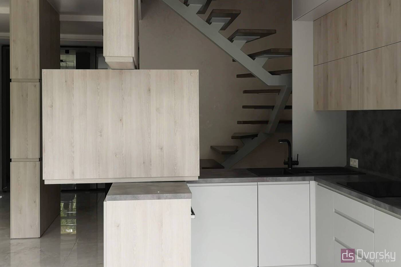 П - образные кухни Кухня с ТВ панелью - Фото № 2