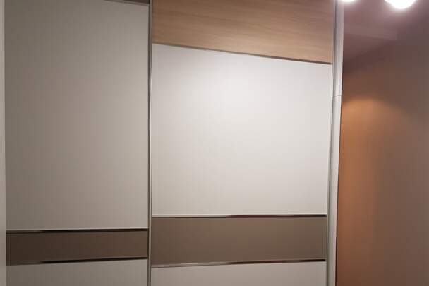 Шафа купе з комбінованими дверима