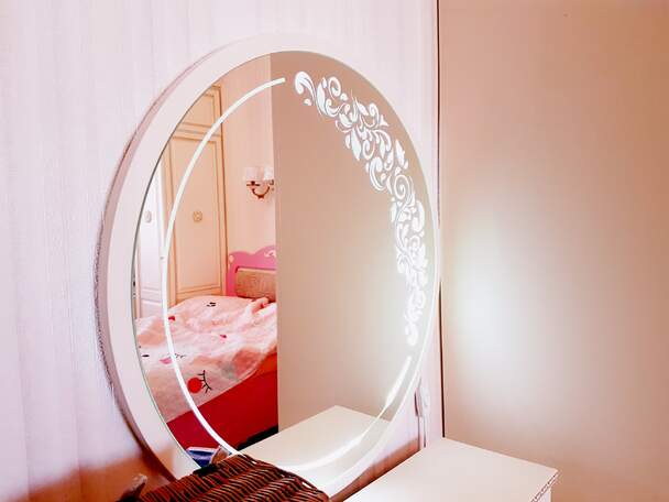 Дзеркало з підсвіткою